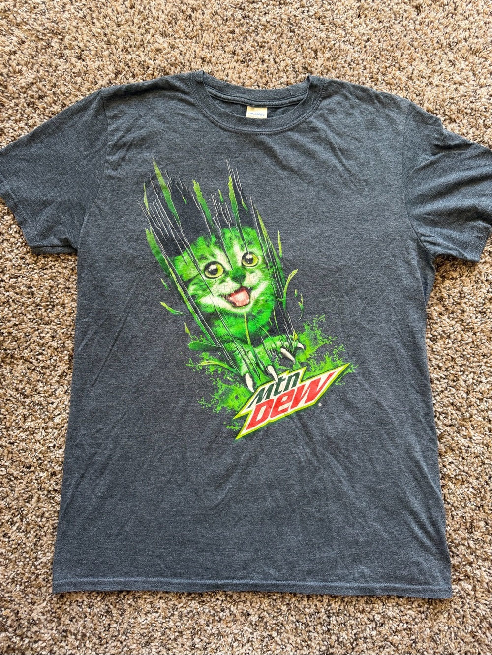 Vintage Y2K Mountian Dew Cat / Kitten T Shirt Size M